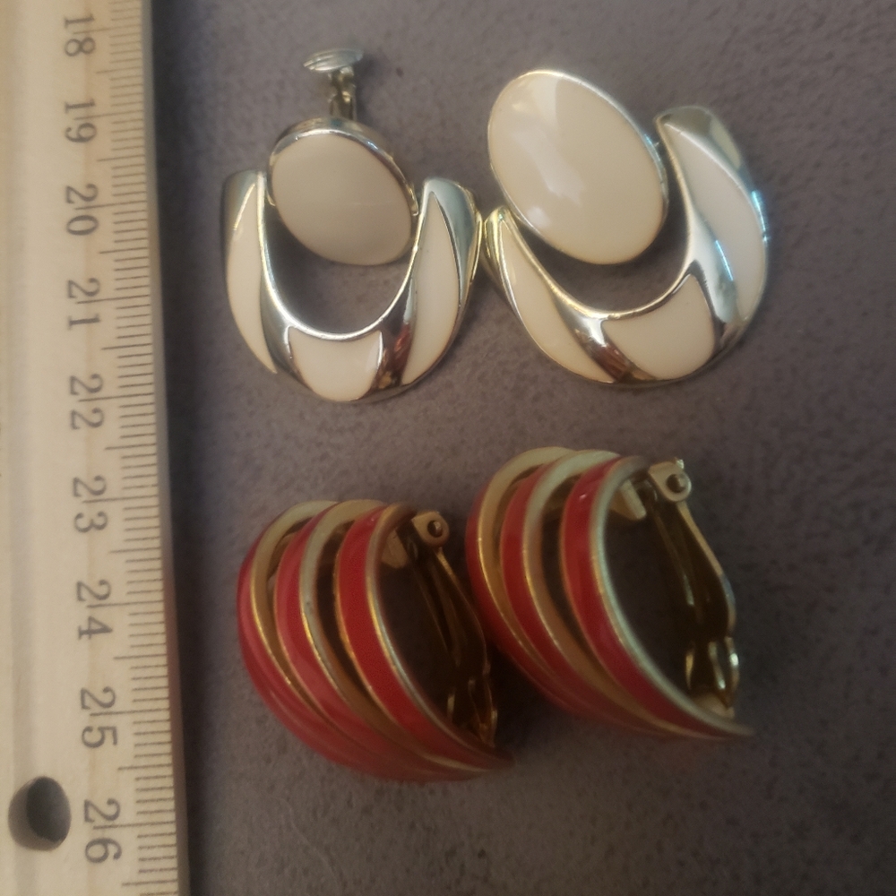2 pairs of Clip on Earrings